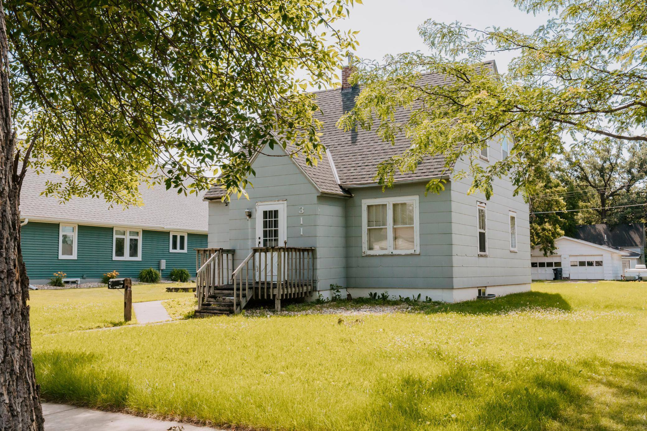 Morris, MN 56267,311 9th ST