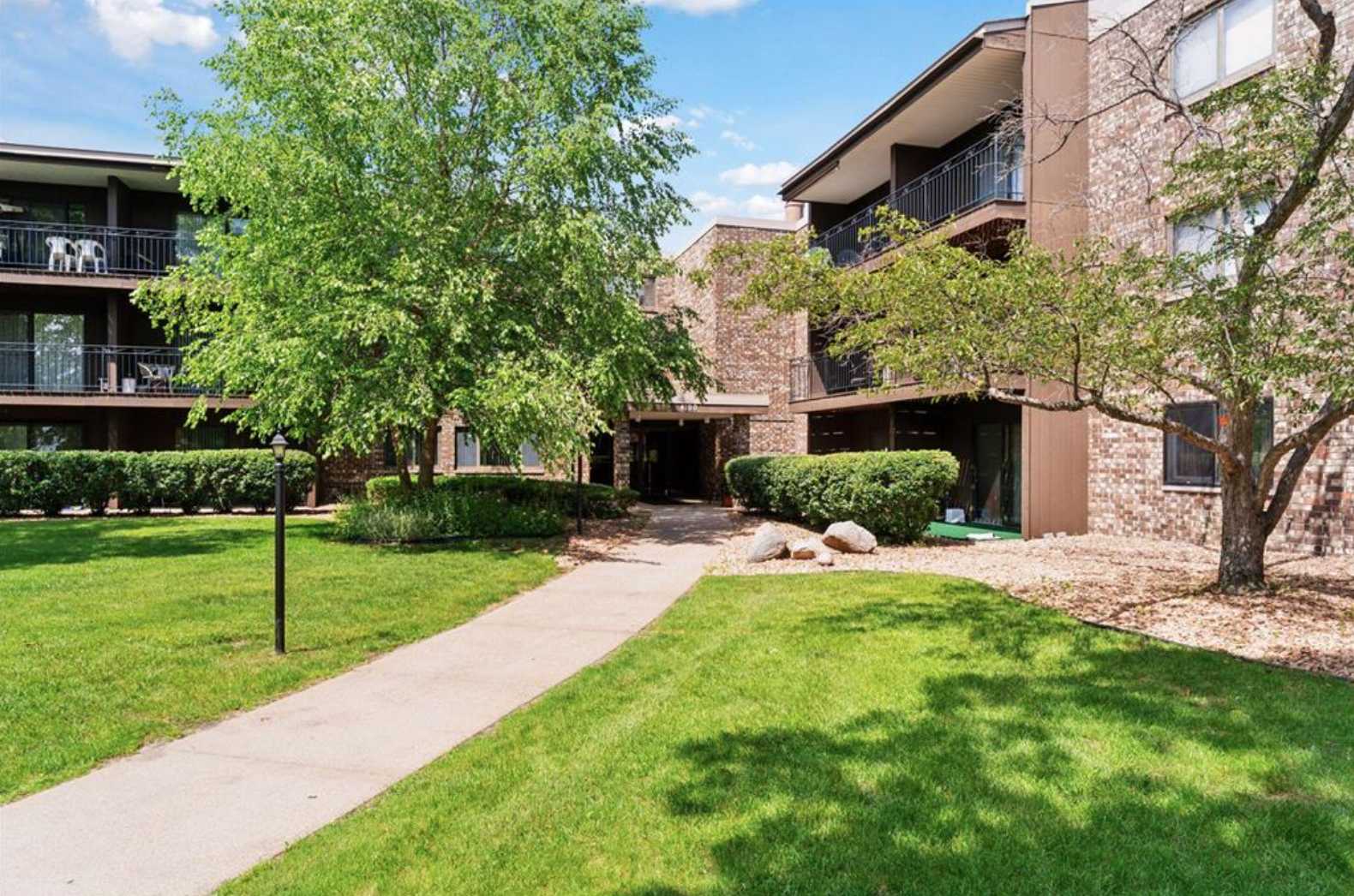Minneapolis, MN 55435,4100 Parklawn AVE