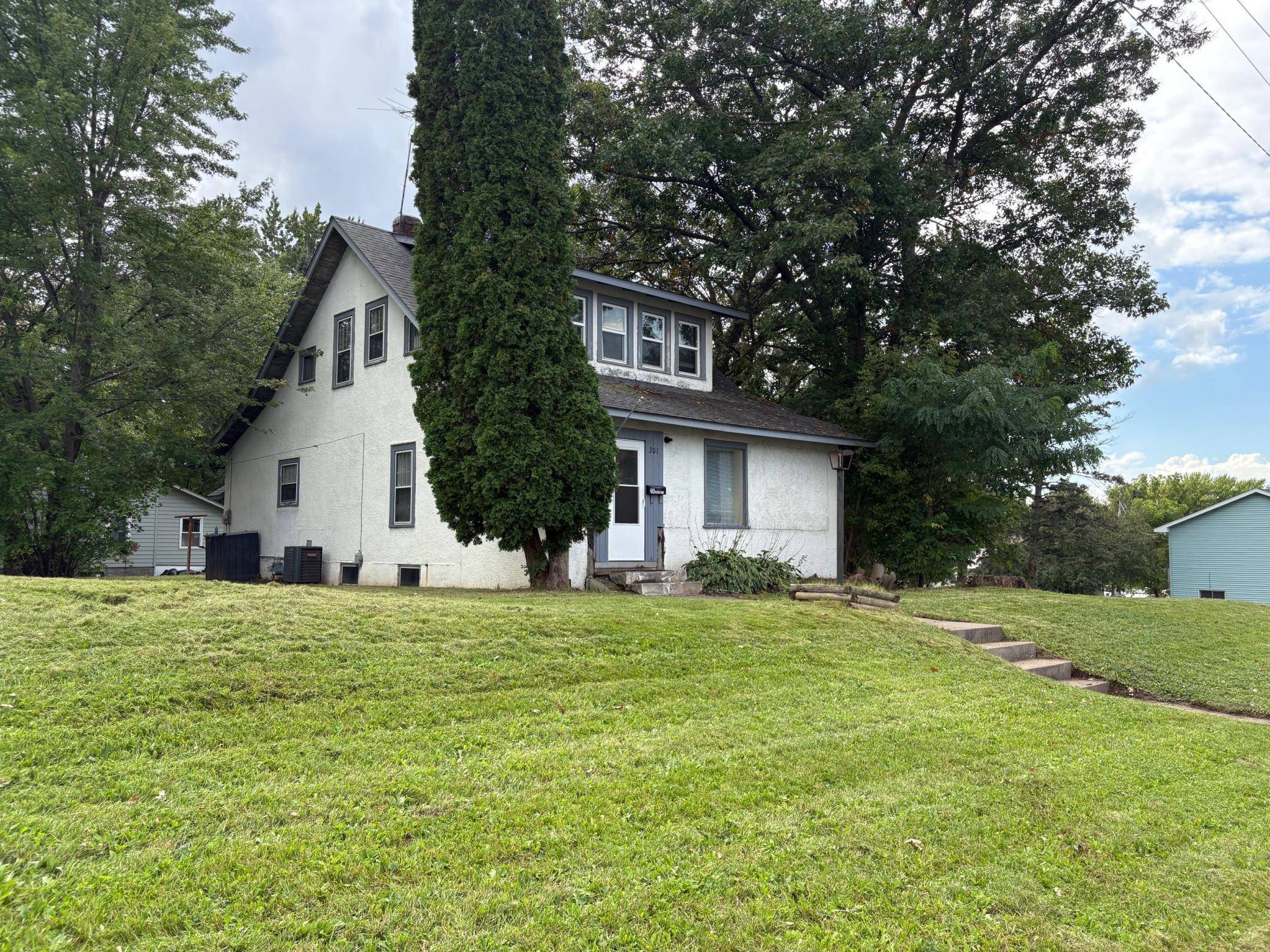 Mora, MN 55051,201 Howe AVE