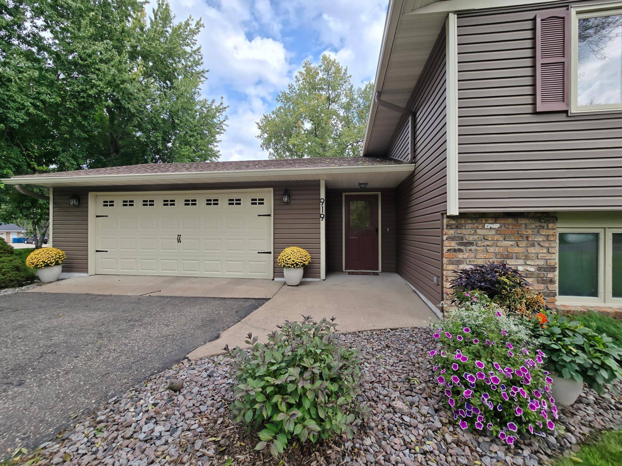 Forest Lake, MN 55025,919 15th ST SE