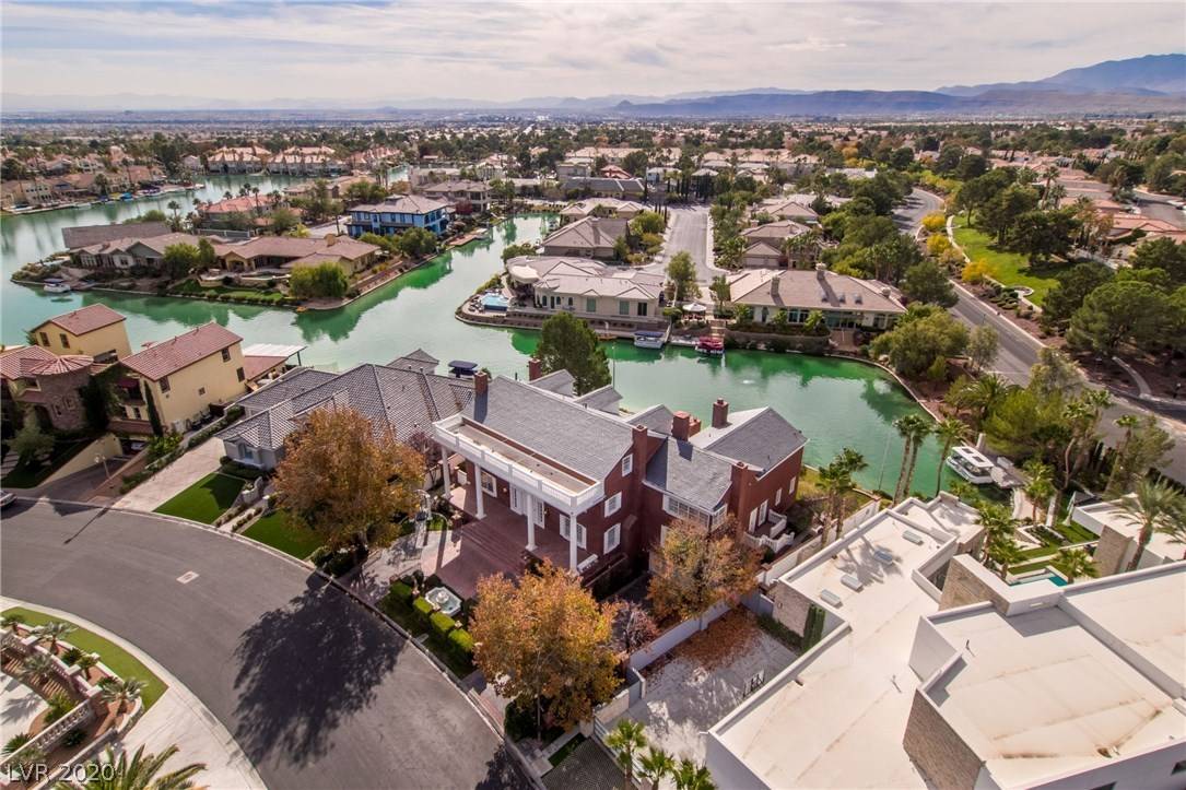 Las Vegas, NV 89117,2913 Coast Line CT