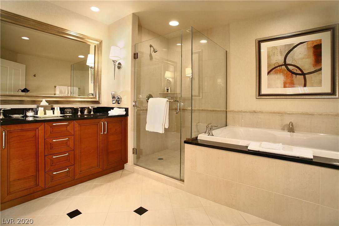 Las Vegas, NV 89109,125 Harmon #3305