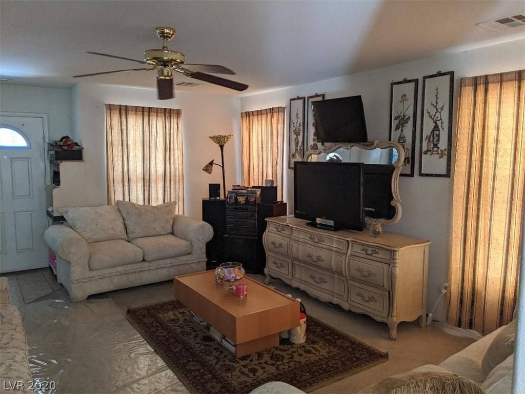 Las Vegas, NV 89139,8368 Bismark Sapphire ST