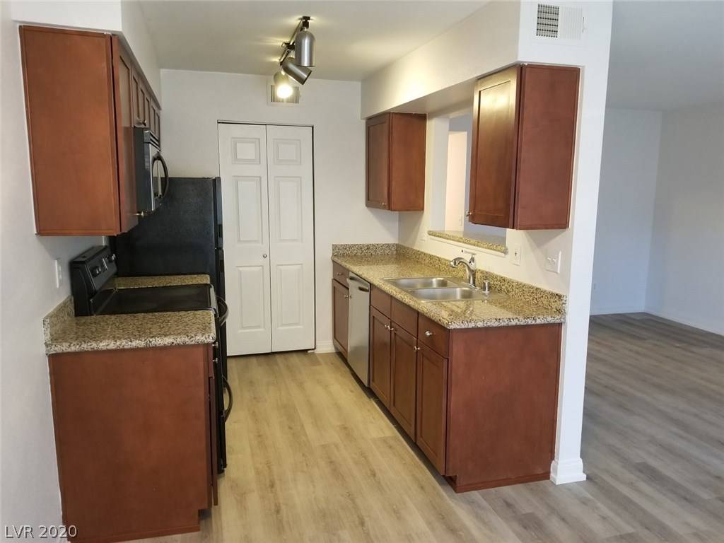 Las Vegas, NV 89117,2750 Durango DR #1145