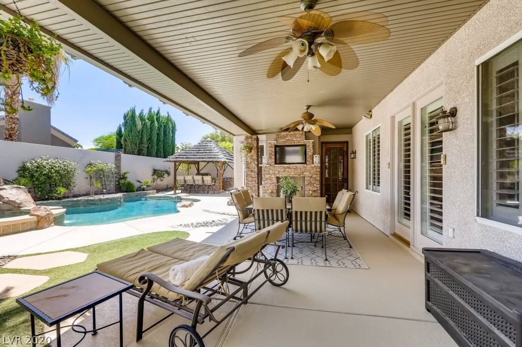 Las Vegas, NV 89117,8001 Roxburgh Castle