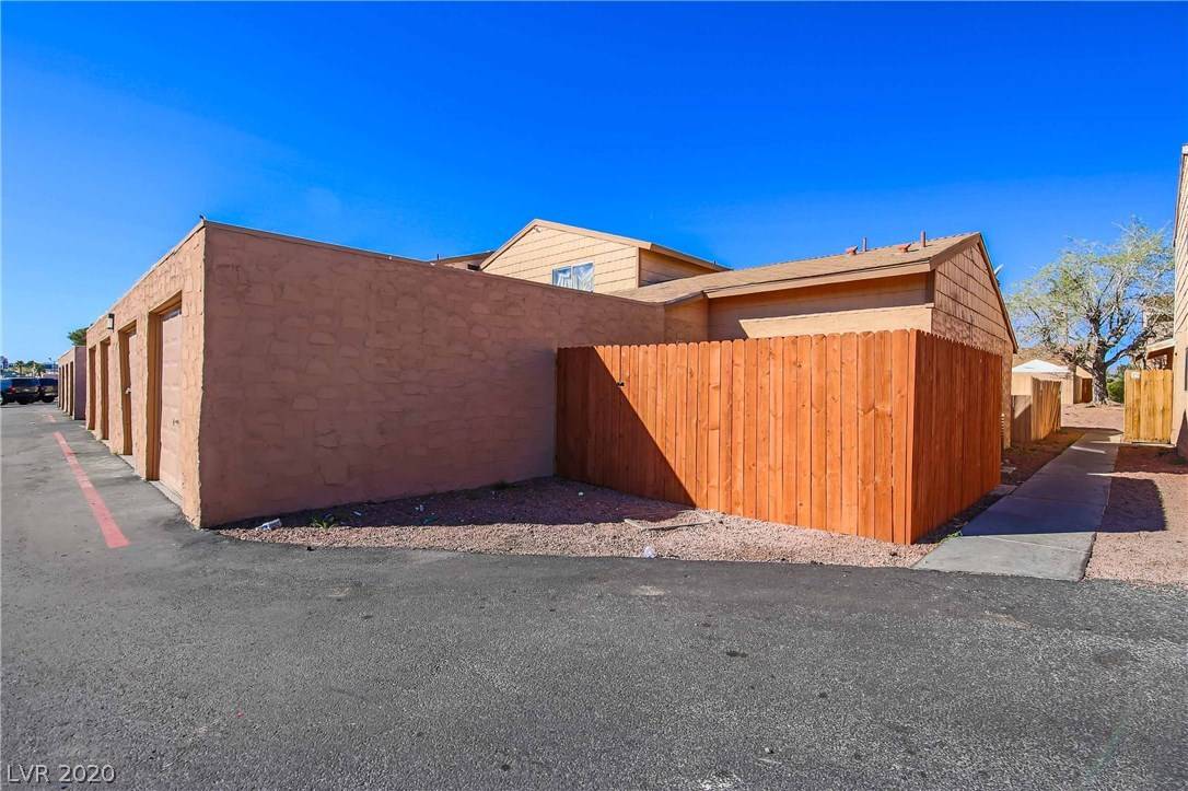 Las Vegas, NV 89119,5127 Greene LN
