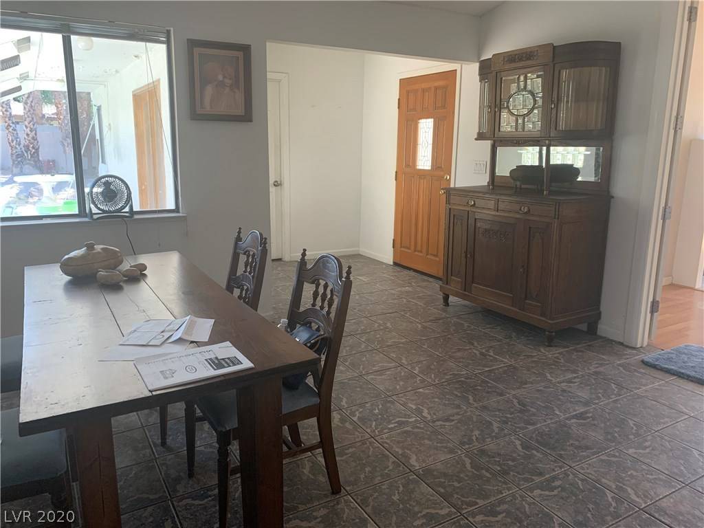 Las Vegas, NV 89103,4001 Tangerine CT