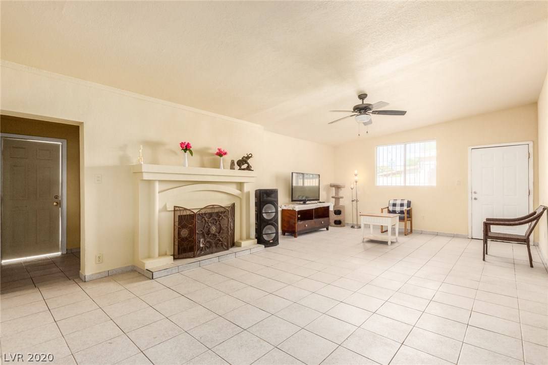 North Las Vegas, NV 89030,1925 McCarran ST