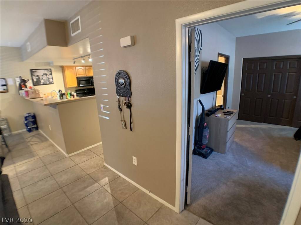 Las Vegas, NV 89149,9303 Gilcrease AVE #1206