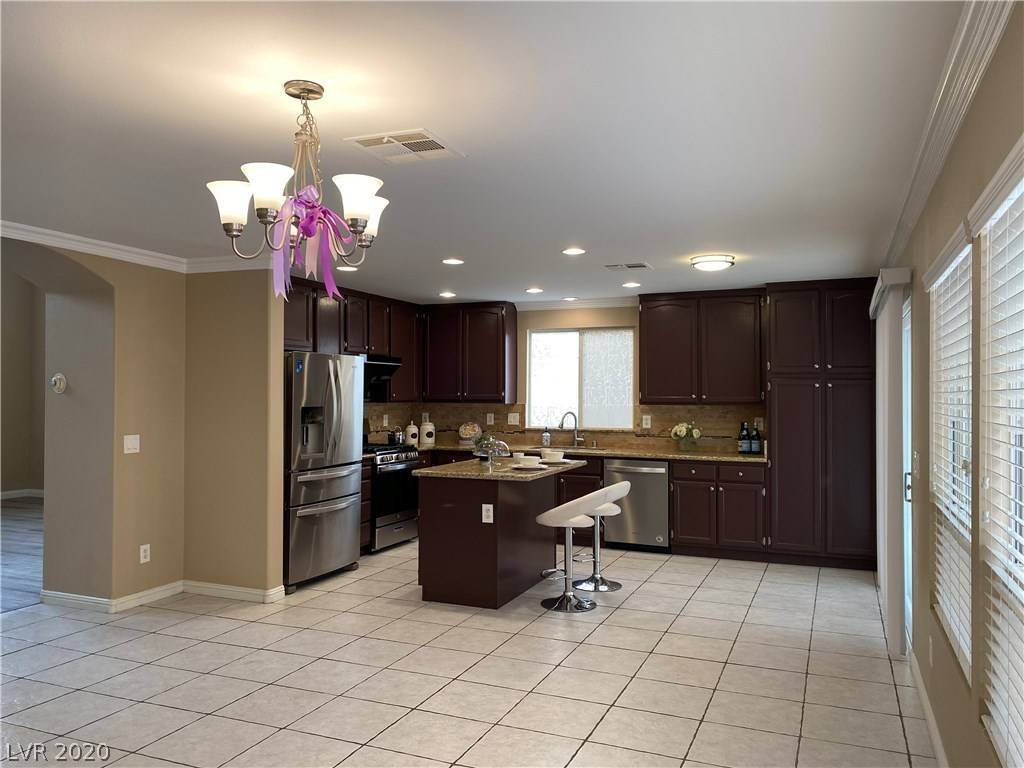 Las Vegas, NV 89147,9781 Cherokee AVE