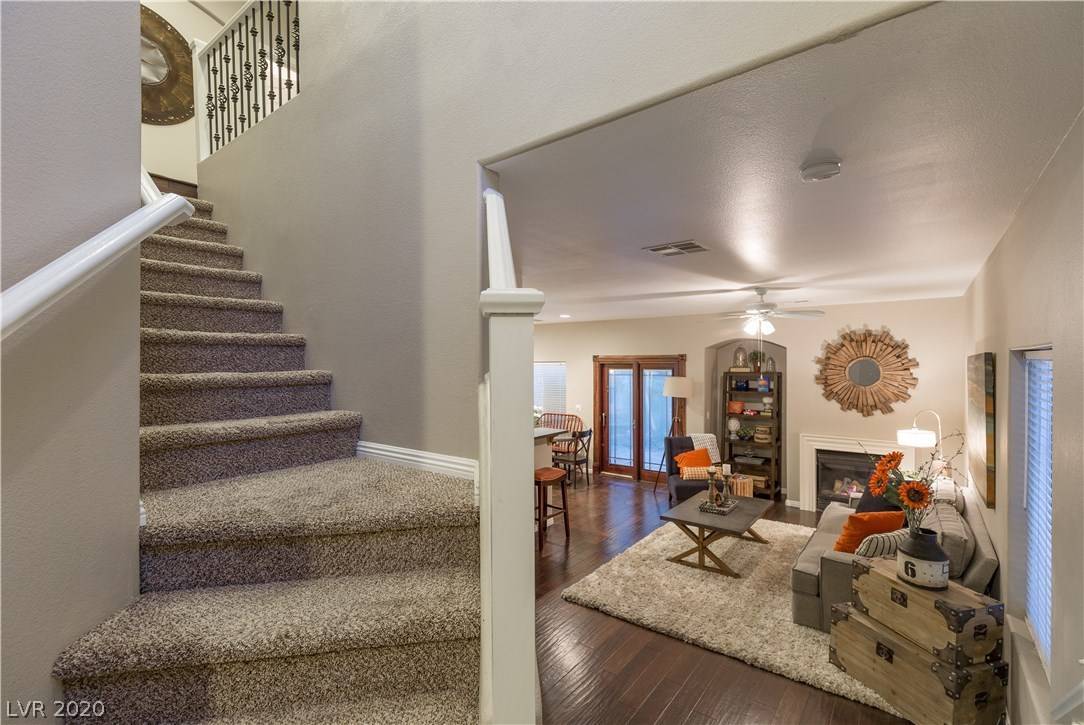 Henderson, NV 89052,271 ECHO DELL CT