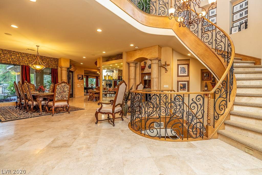 Las Vegas, NV 89117,2732 Caumsett CT