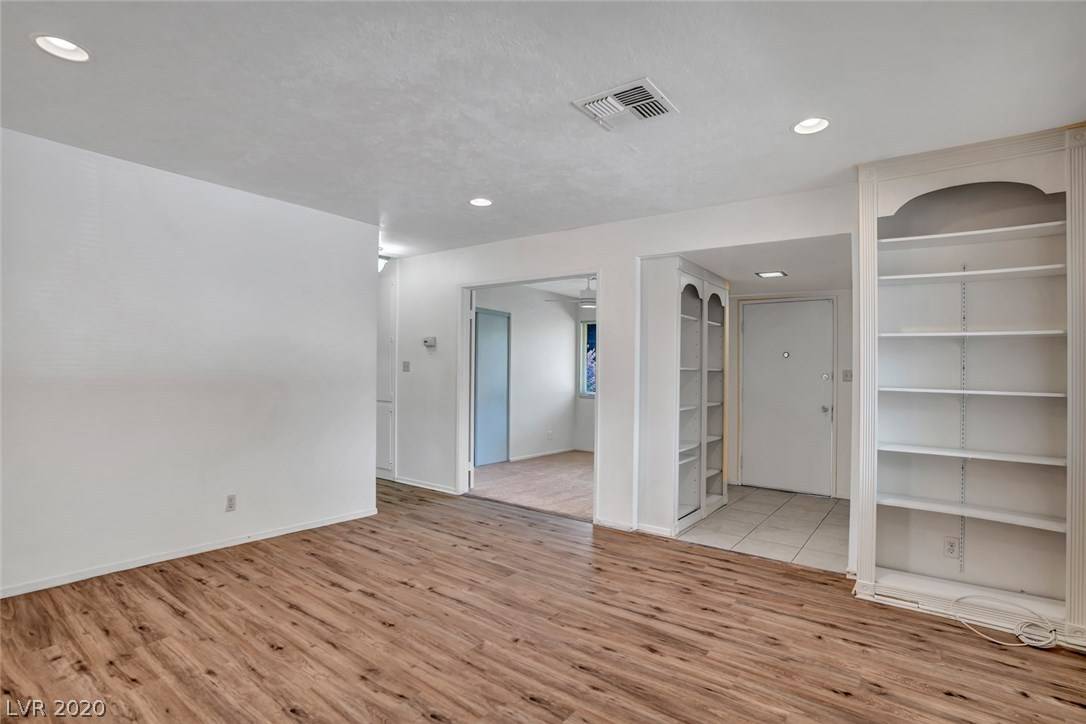 Las Vegas, NV 89103,6189 Meadowgrass LN
