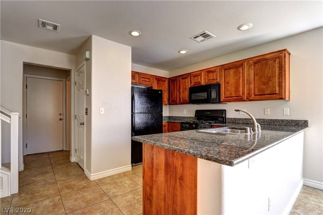 Las Vegas, NV 89139,5761 Old Colony DR