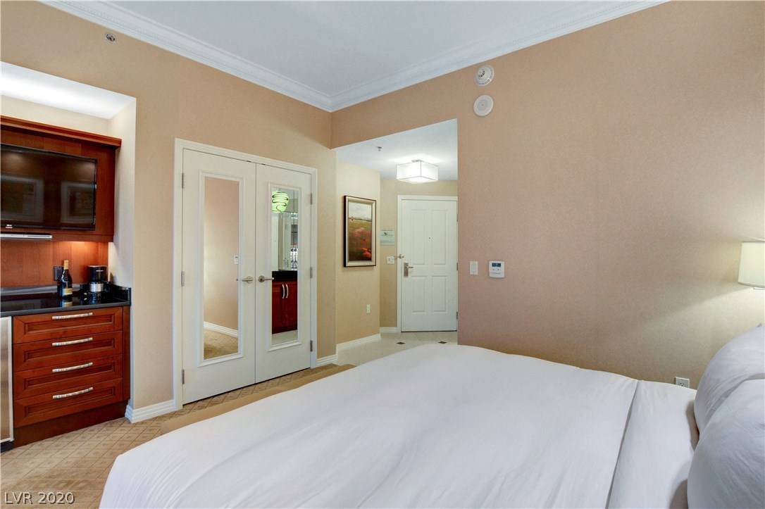 Las Vegas, NV 89109,135 Harmon AVE #3309