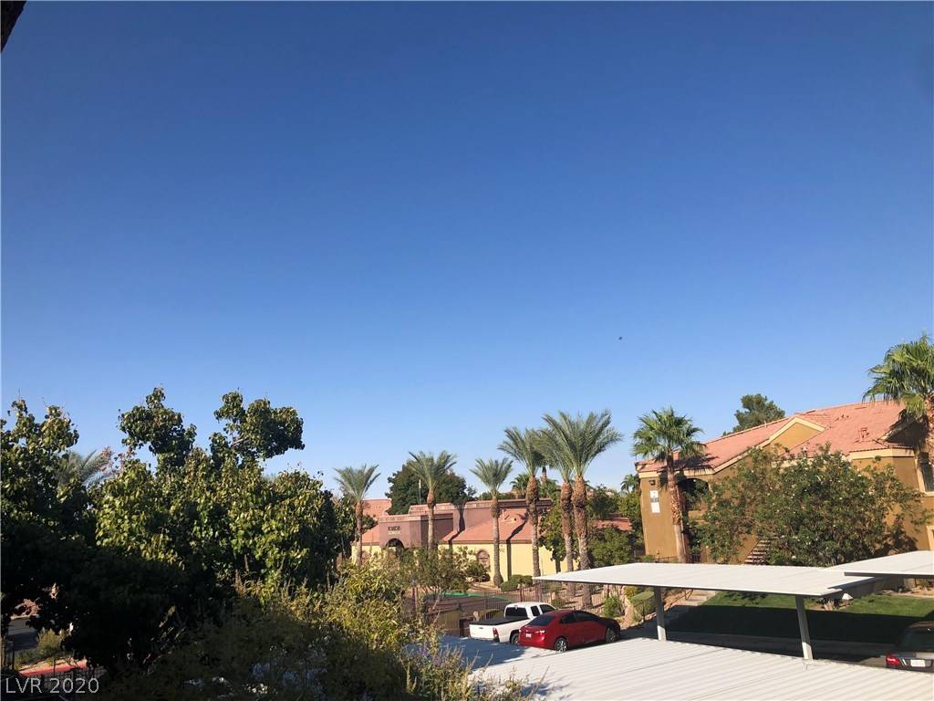 Henderson, NV 89052,950 Seven Hills DR #124
