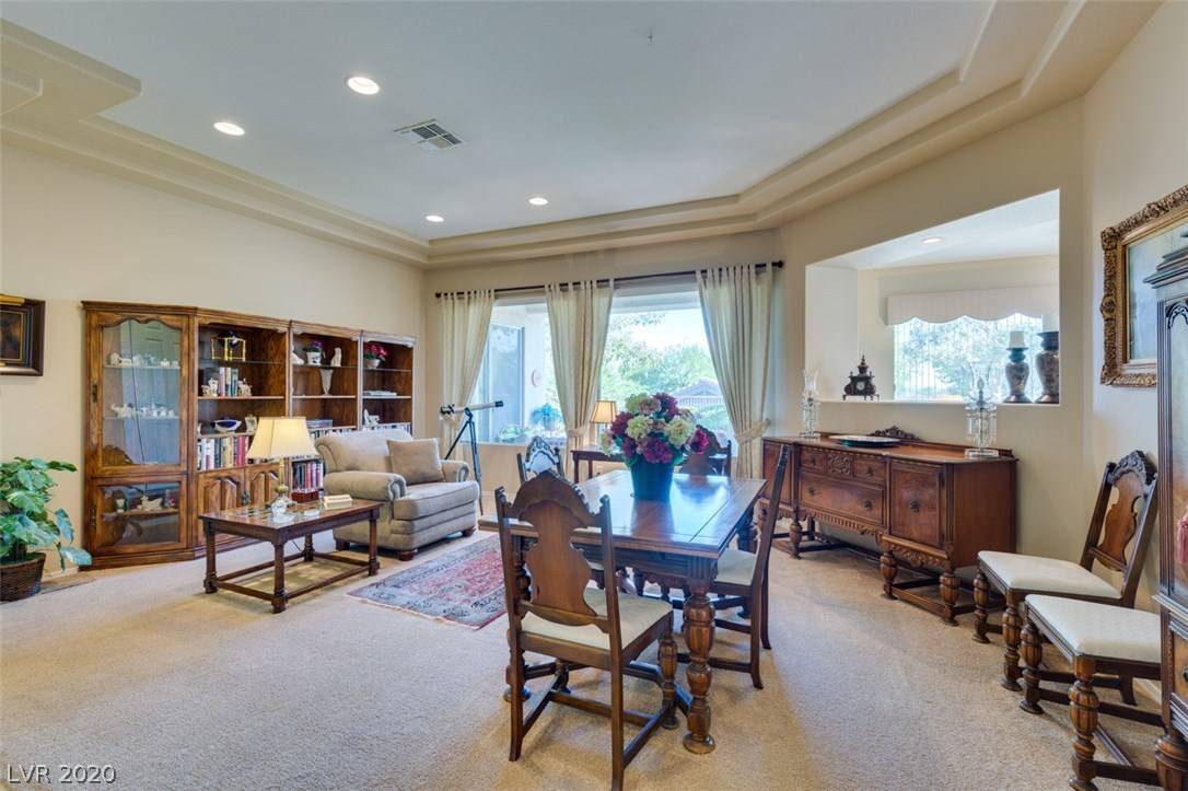 Henderson, NV 89012,562 MOUNTAIN LINKS DR