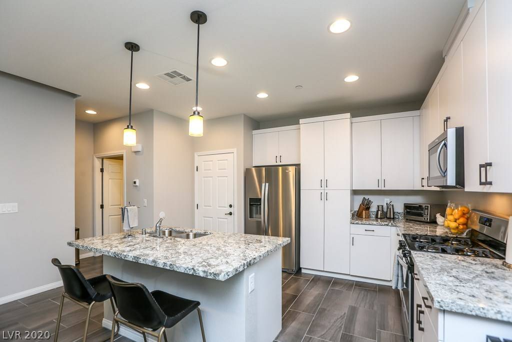 Henderson, NV 89011,984 Via Panfilo AVE