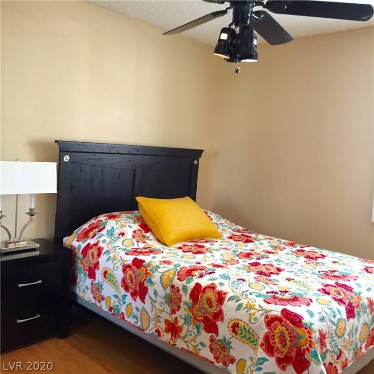 Las Vegas, NV 89117,9829 Tarzana LN