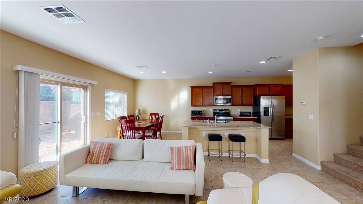 Las Vegas, NV 89117,2899 Rough Green ST
