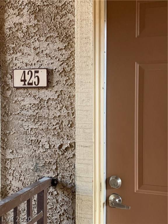 Las Vegas, NV 89103,5286 River Glen DR #425
