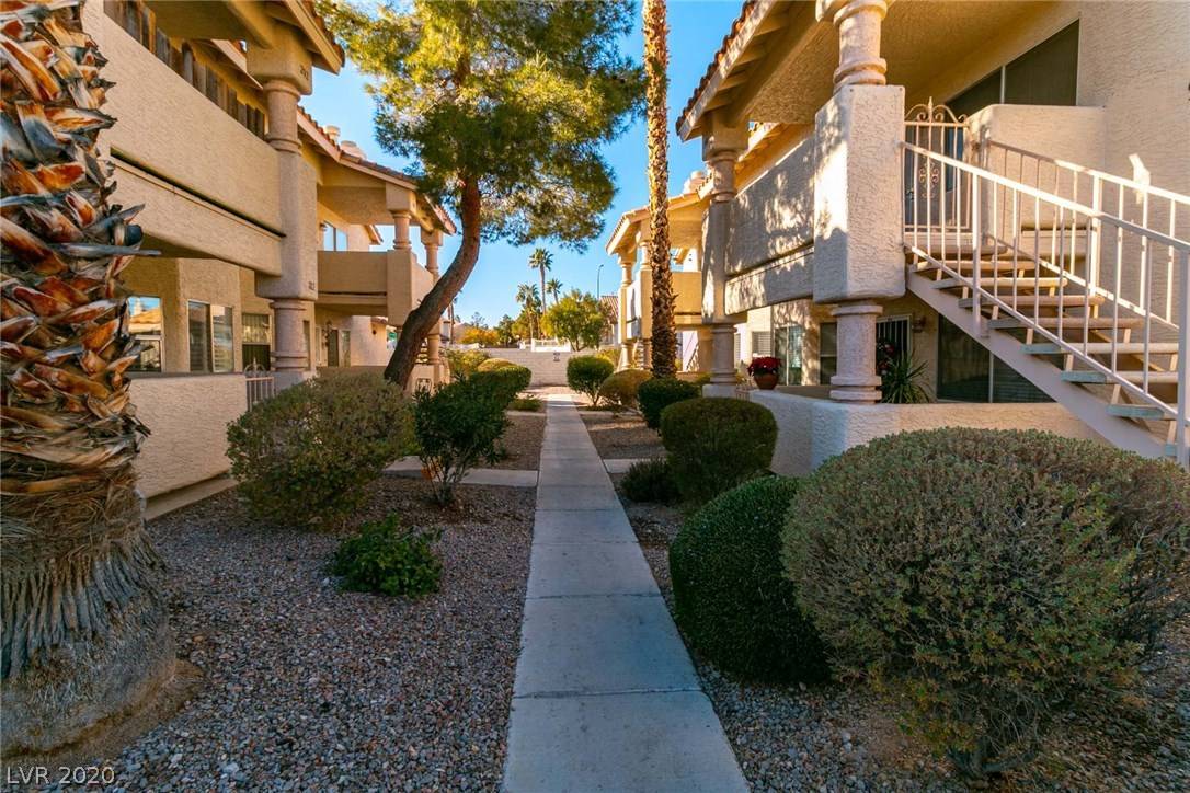 Las Vegas, NV 89128,933 Boulder Mesa DR #102