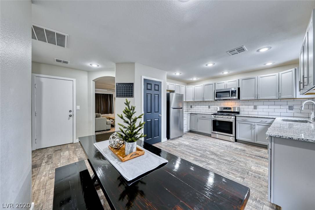 Henderson, NV 89015,933 Medina De Leon AVE