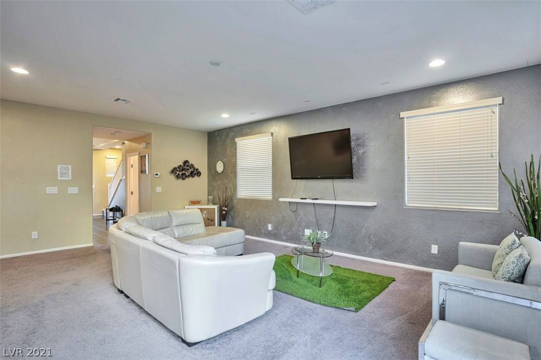 Las Vegas, NV 89139,7728 Tiger Palm CT