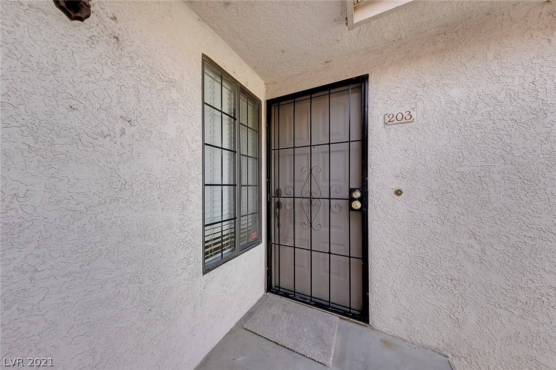 Las Vegas, NV 89117,2637 S Durango DR #203