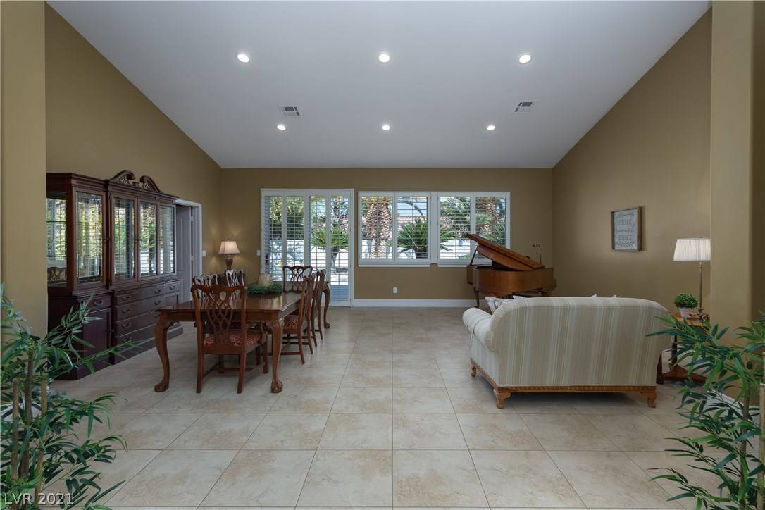 Las Vegas, NV 89117,9408 Drew CT