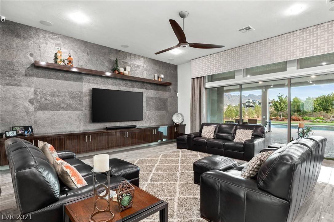 Henderson, NV 89002,531 Trenier DR