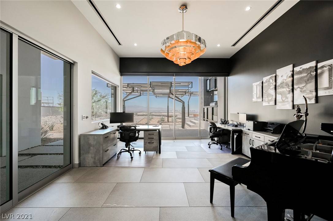 Henderson, NV 89012,1 Boulderback DR