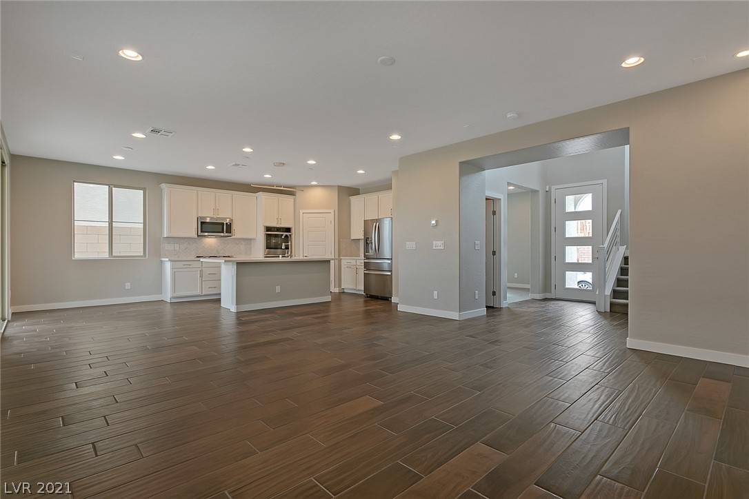 Las Vegas, NV 89166,10280 Foothill Pine CT
