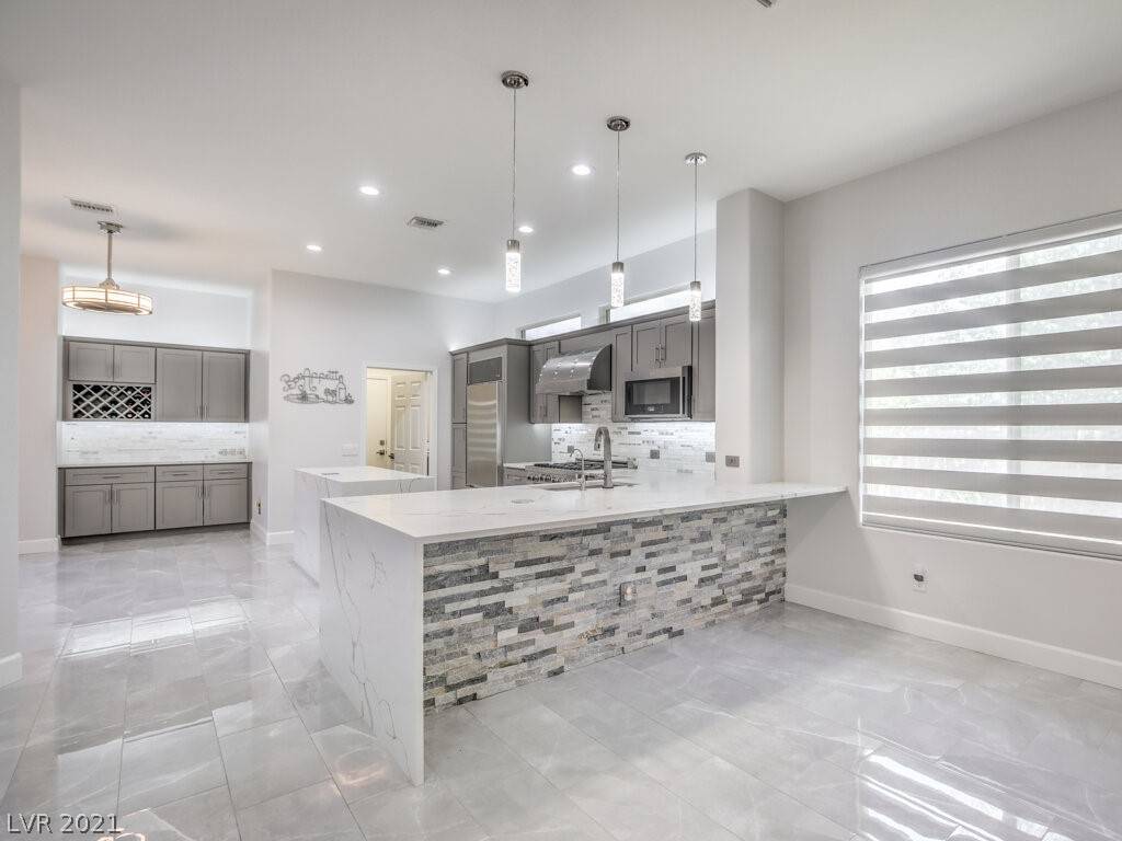 Henderson, NV 89052,10 Emerald Dunes CIR