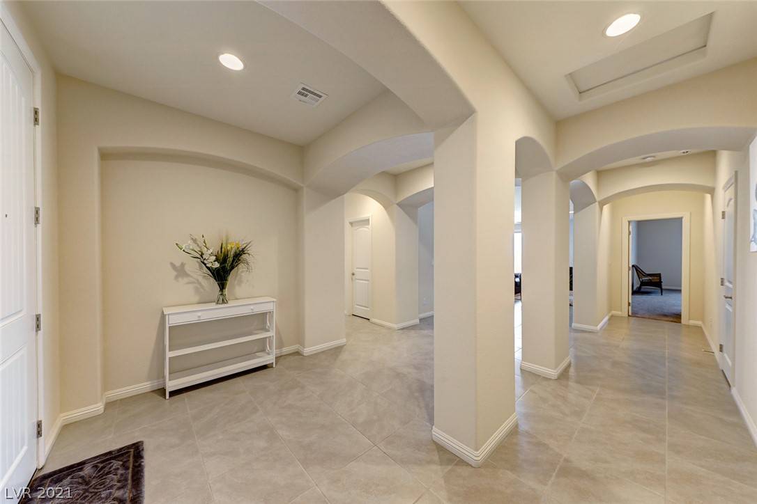 Las Vegas, NV 89149,5852 Temple Ridge CT