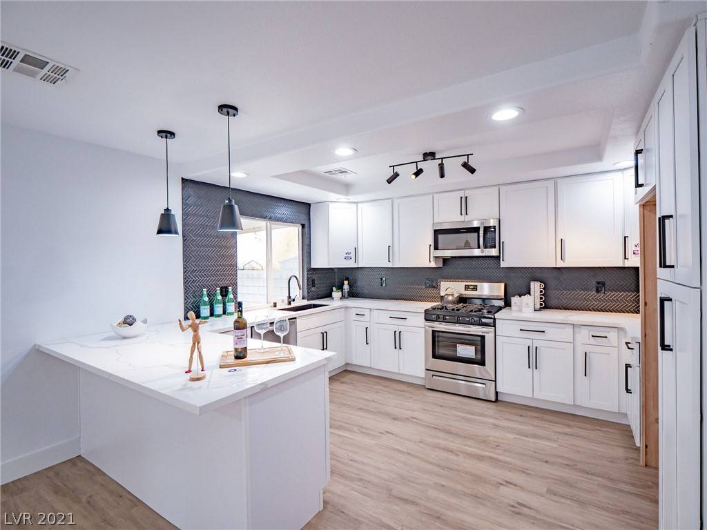 Henderson, NV 89052,10779 Glacier Rapids CT