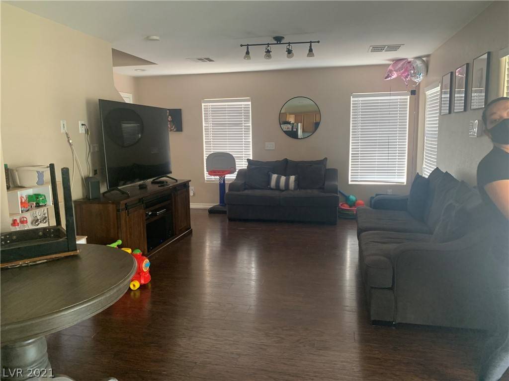 Las Vegas, NV 89142,5870 Sleepy Fawn DR
