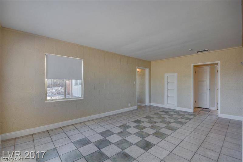 Las Vegas, NV 89107,4313 Dover PL