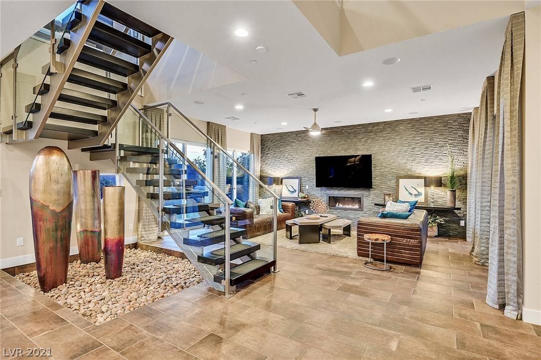 Henderson, NV 89012,293 CRIMSON EDGE ST