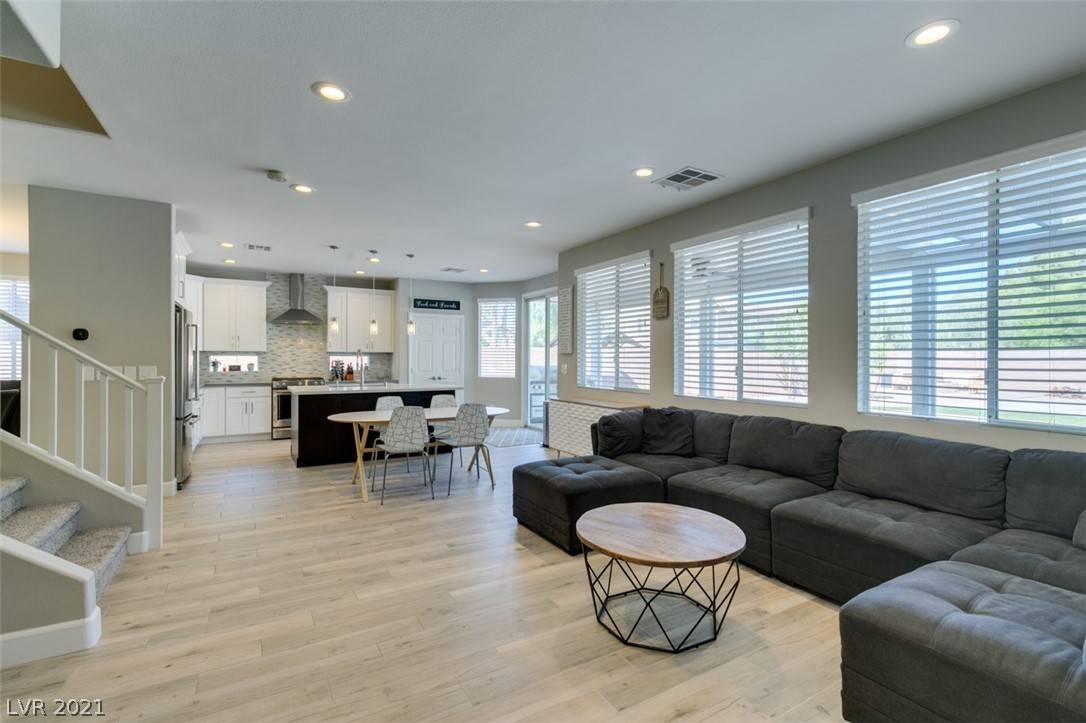 Henderson, NV 89052,898 Sir Raleigh CT