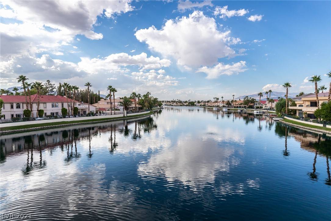 Las Vegas, NV 89128,7613 Hackensack CT