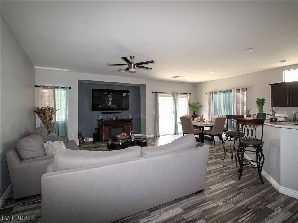 North Las Vegas, NV 89081,6223 Black Mane WAY
