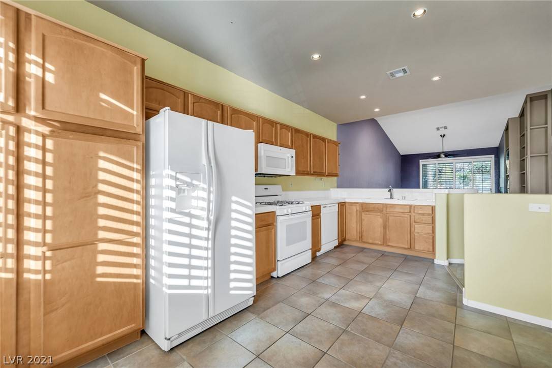 Las Vegas, NV 89144,824 Peachy Canyon CIR #203