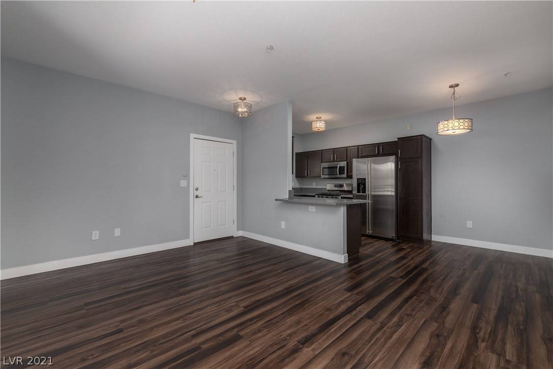 Henderson, NV 89052,2291 W Horizon Ridge Pkwy #3216