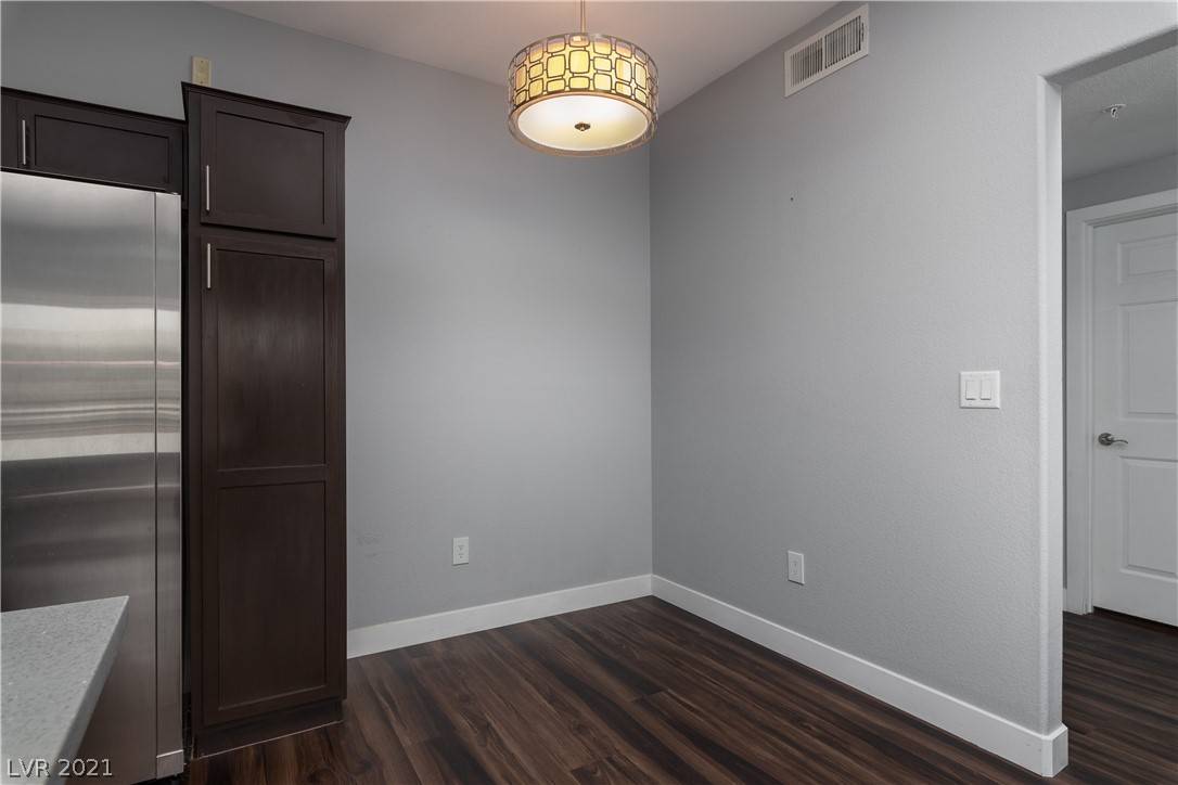 Henderson, NV 89052,2291 W Horizon Ridge Pkwy #3216