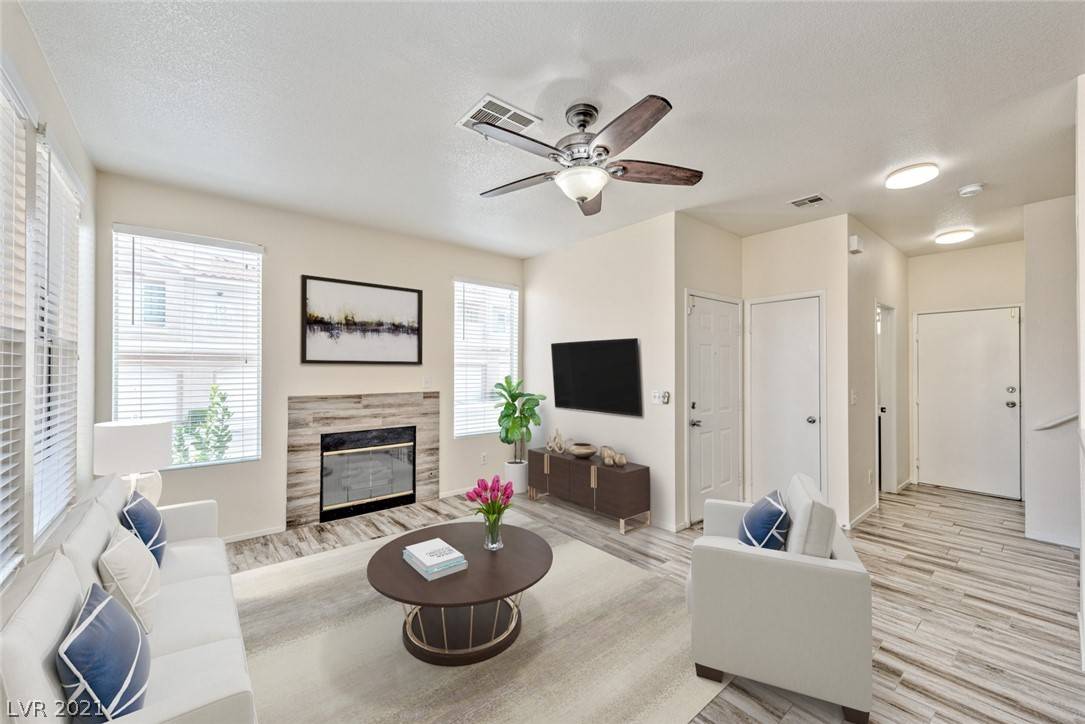 Henderson, NV 89012,251 S Green Valley Pkwy #2412