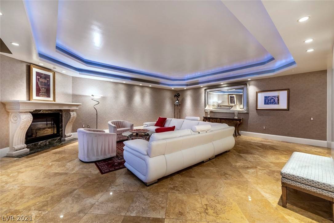 Las Vegas, NV 89109,2777 Paradise RD #2901