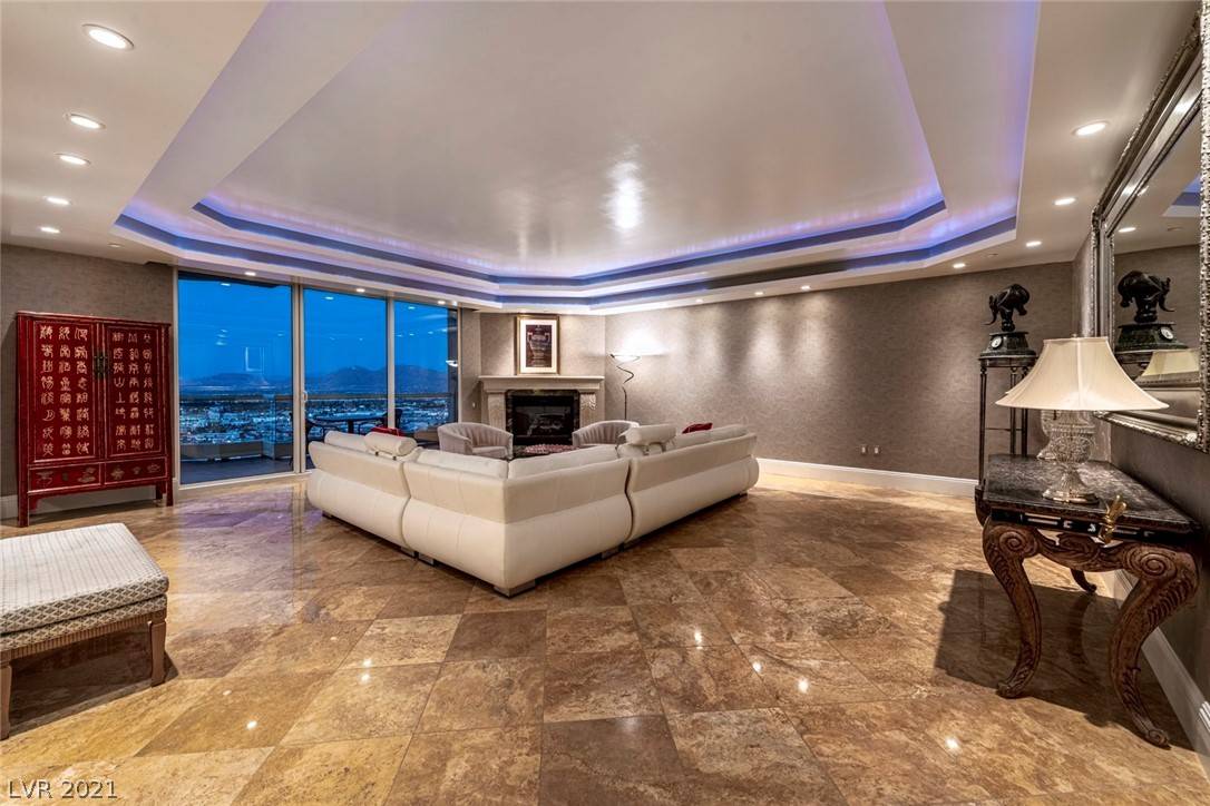 Las Vegas, NV 89109,2777 Paradise RD #2901