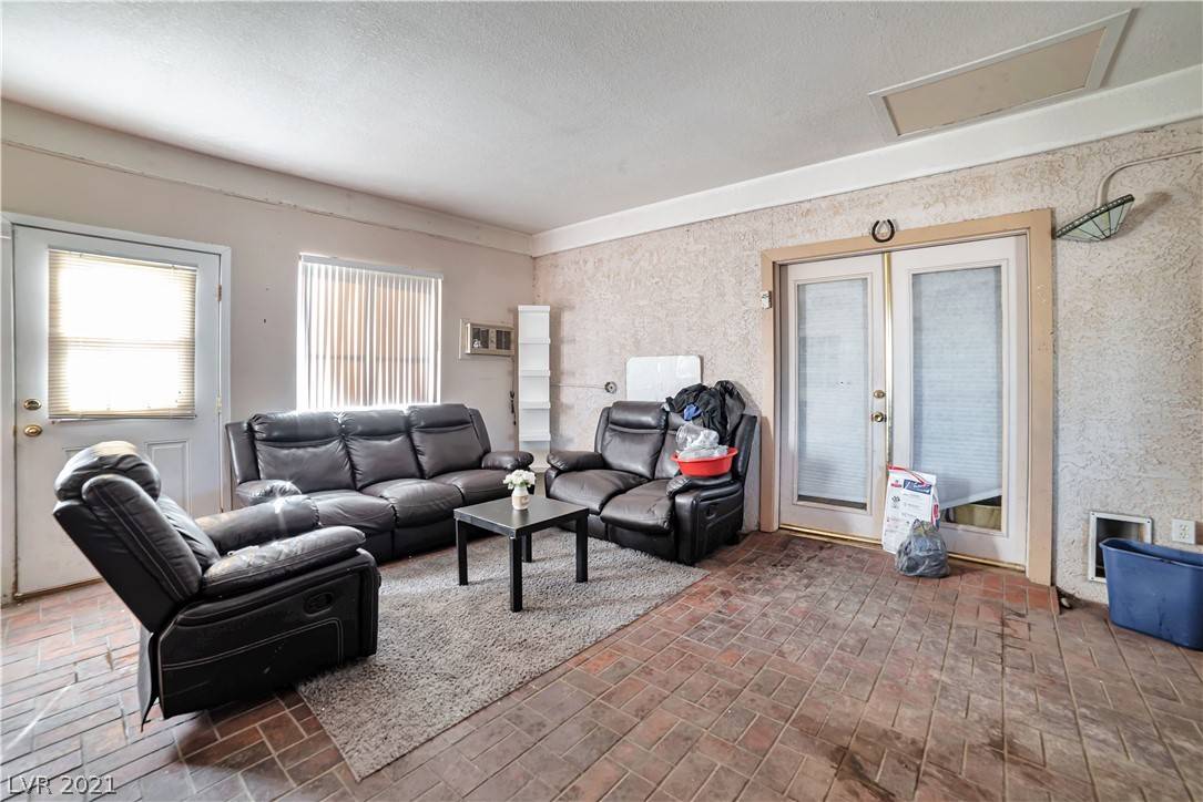 Las Vegas, NV 89107,713 Glen Abbey CIR