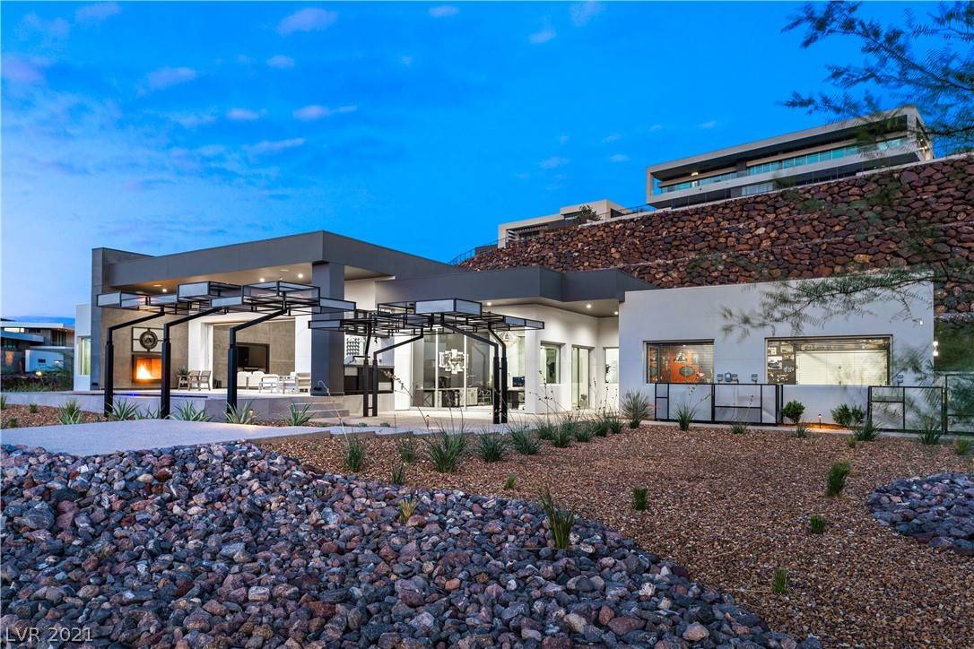 Henderson, NV 89012,1 Boulderback DR